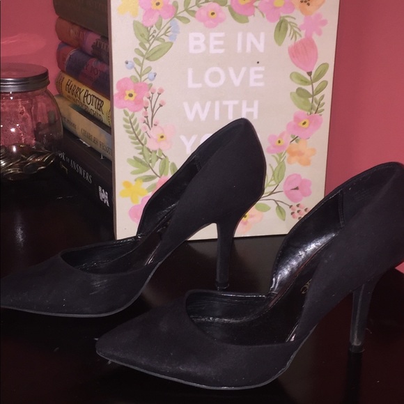Cute black high heels perfect for a night out - Picture 2 of 3